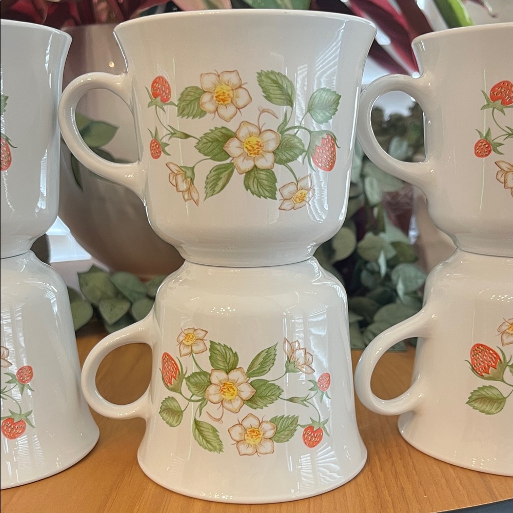 Corelle Vintage Coffee & Tea Cup Set of 6 “Strawberry Sundae” Pattern - Picture 3 of 8